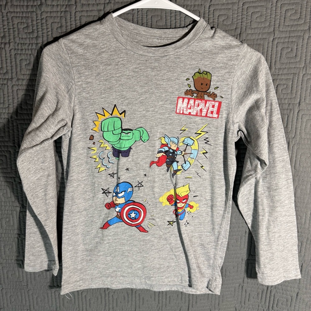 Marvel T-Shirt boys Size Medium Grey Gray Long Sleeve Avengers